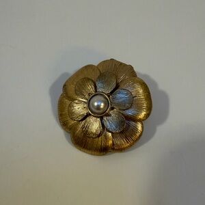 Large Flower Gold Ring, Size 8 and up, Adjustable Stretchy Band EUC